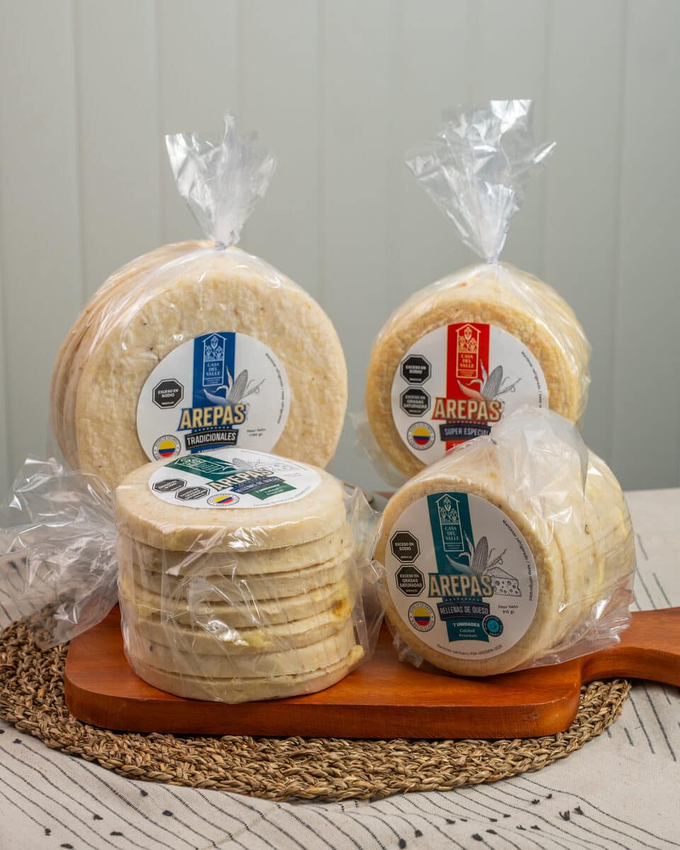 Los seis productos de arepas Casa del Valle listos para el punto de venta